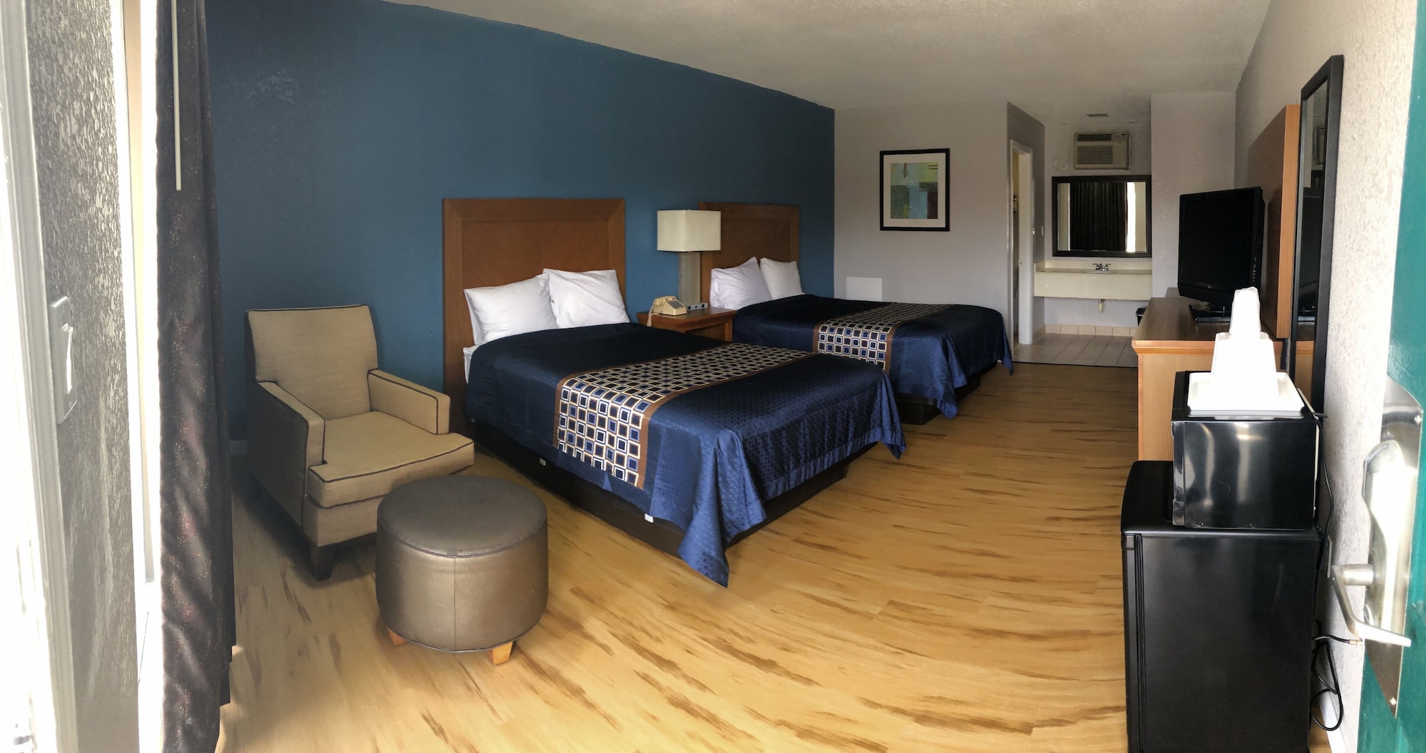 STANDARD, 2 DOUBLE BEDS
