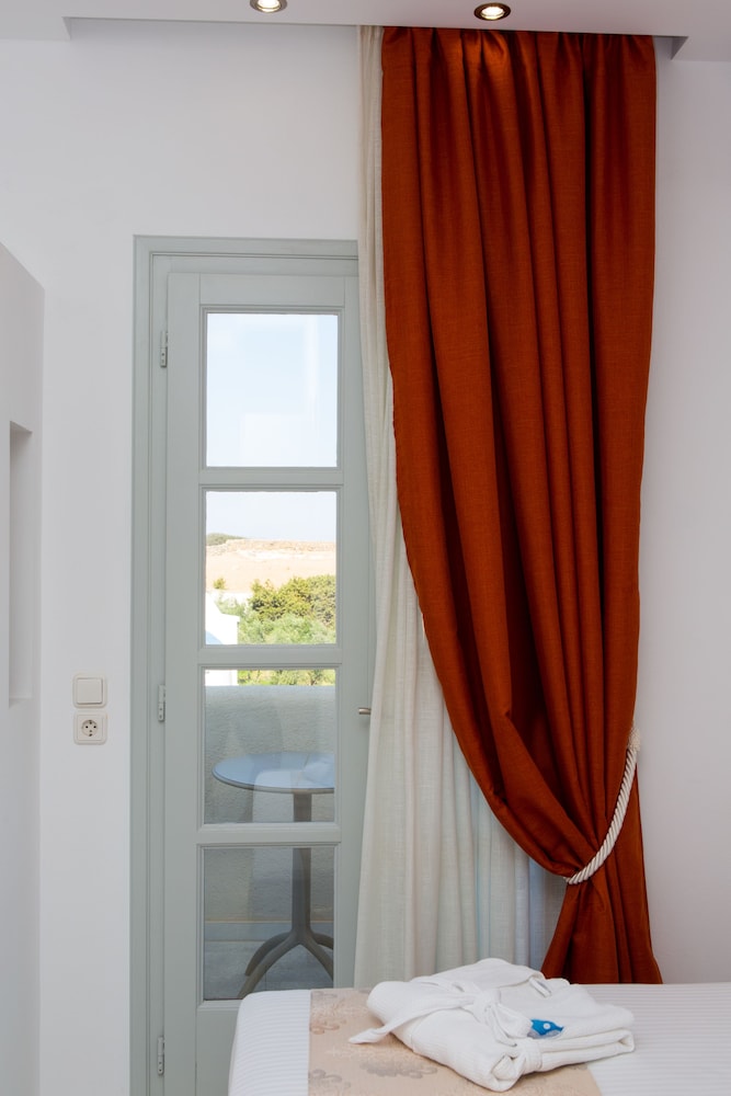 Sun and Moon Villas and Suites 20/72
