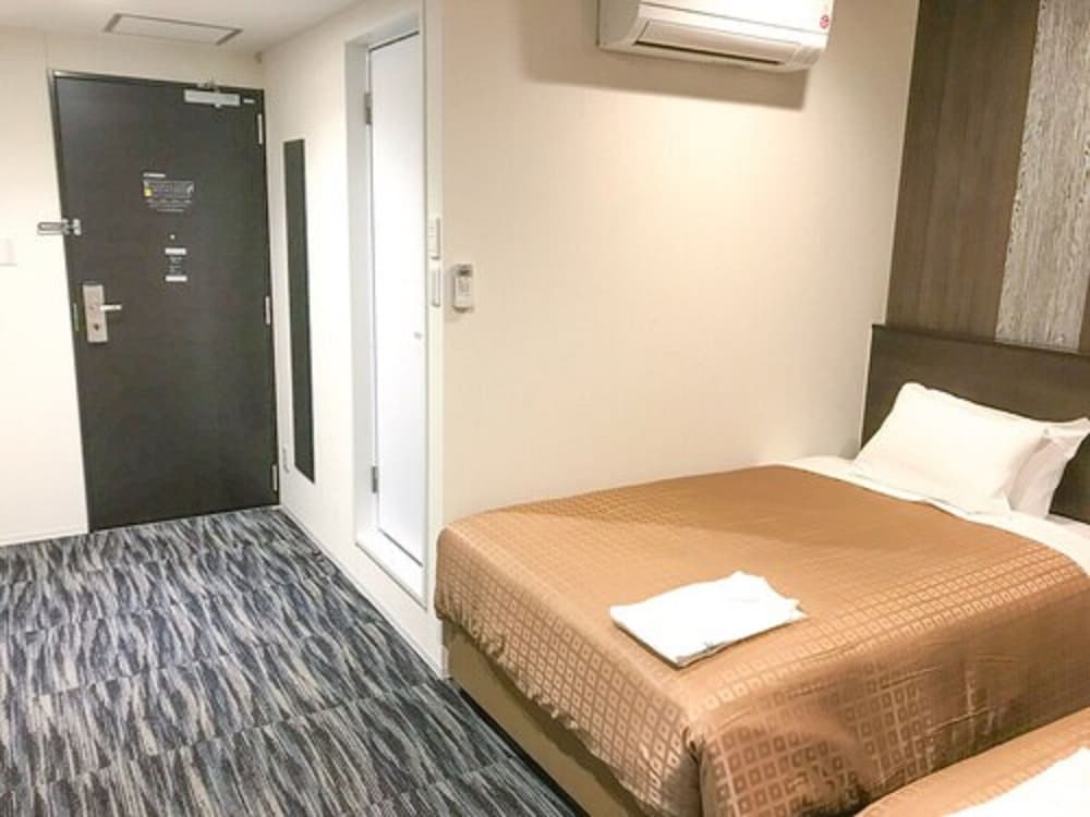 ROOM, TWIN BEDS, SMOKING