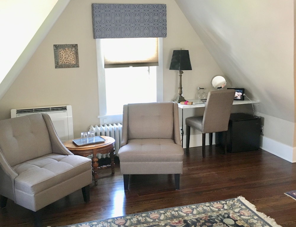 Hillbrook Inn 27/50