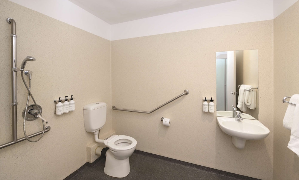 TRAVELODGE HOBART 69/70