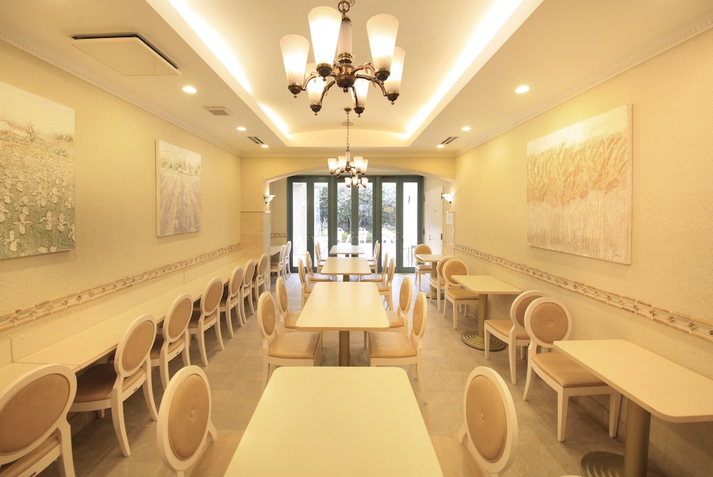 restaurant cafeteria