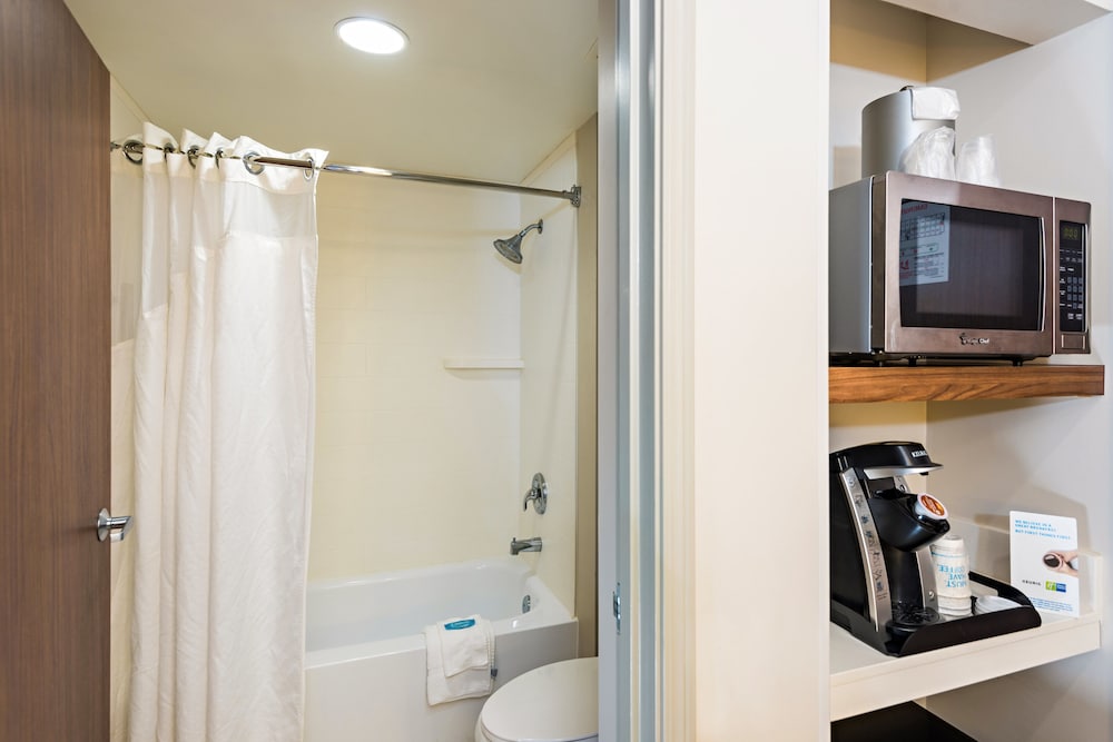 Standard, 2 Queen Beds, Holiday Inn Express Hotel Suites Peoria North Glendale 5/7