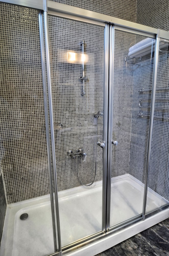 Kar-s Hotel 49/50