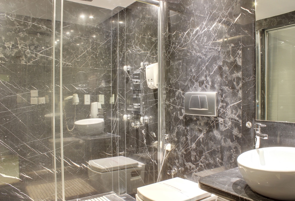 Godwin Deluxe Hotel 27/64