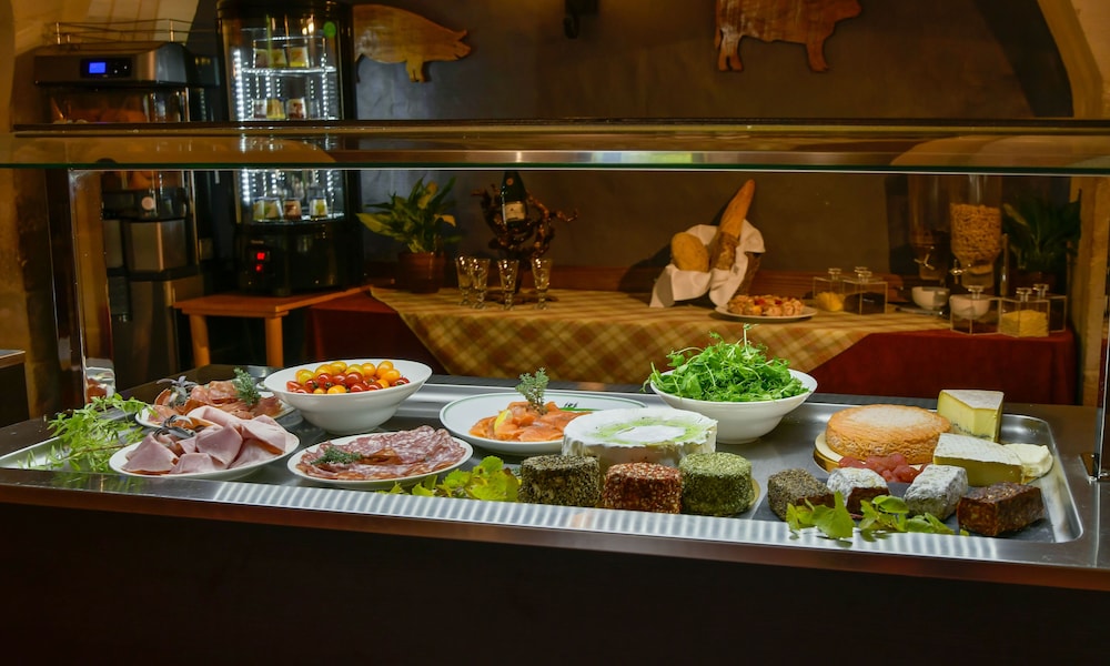 restaurant cafeteria