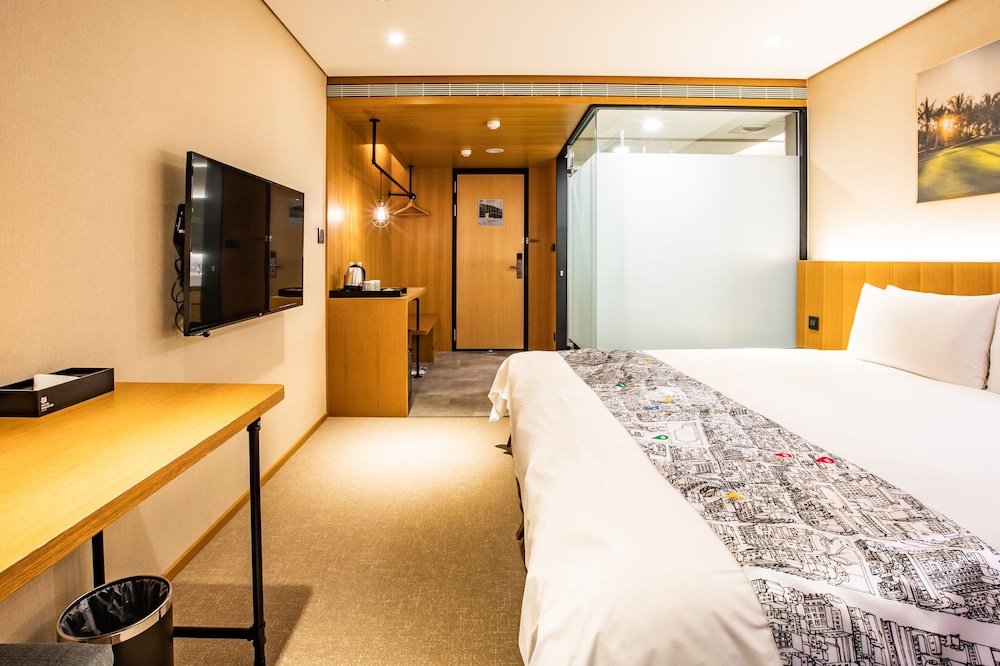 ROOM, DOUBLE BED