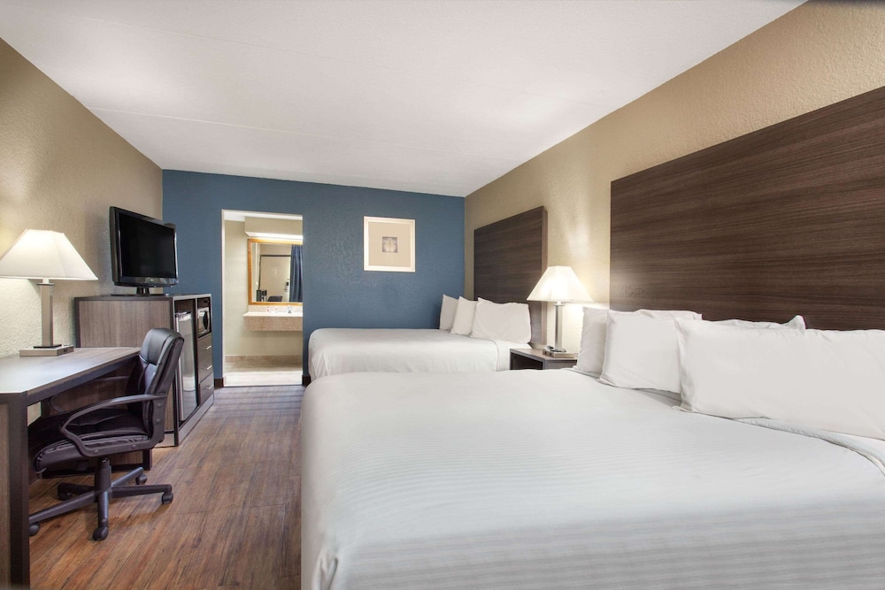 Travelodge By Wyndham Deltona 18/48
