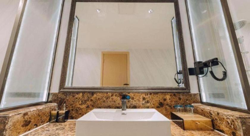Vienna International Hotel Huangpu Develpoment Zone Branch 70/71