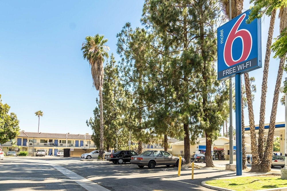 Motel6 Riverside, CA - UCR East 49/57