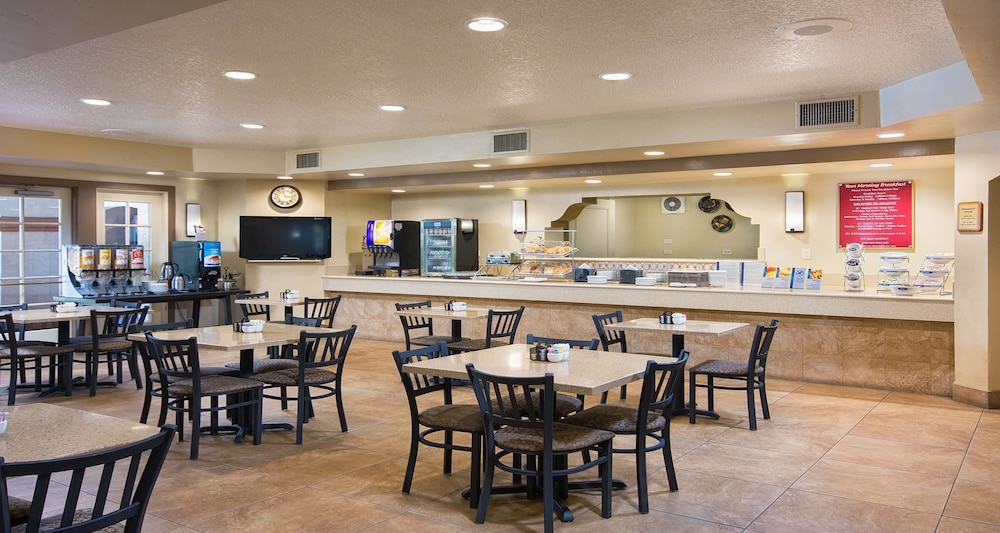 Best Western San Dimas Hotel & Suites 30/40