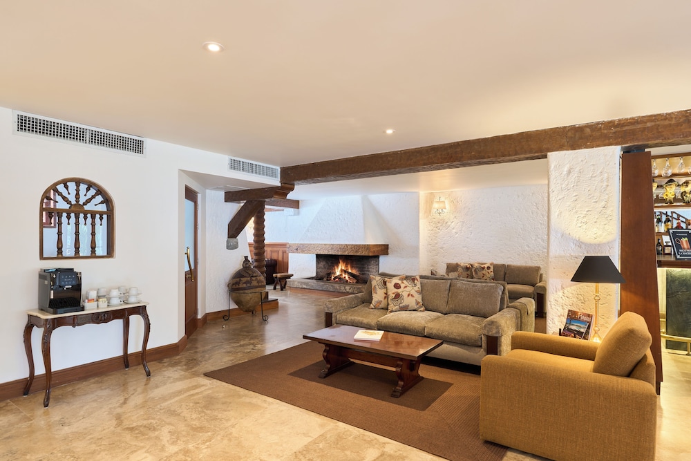LA HACIENDA MIRAFLORES 26/50