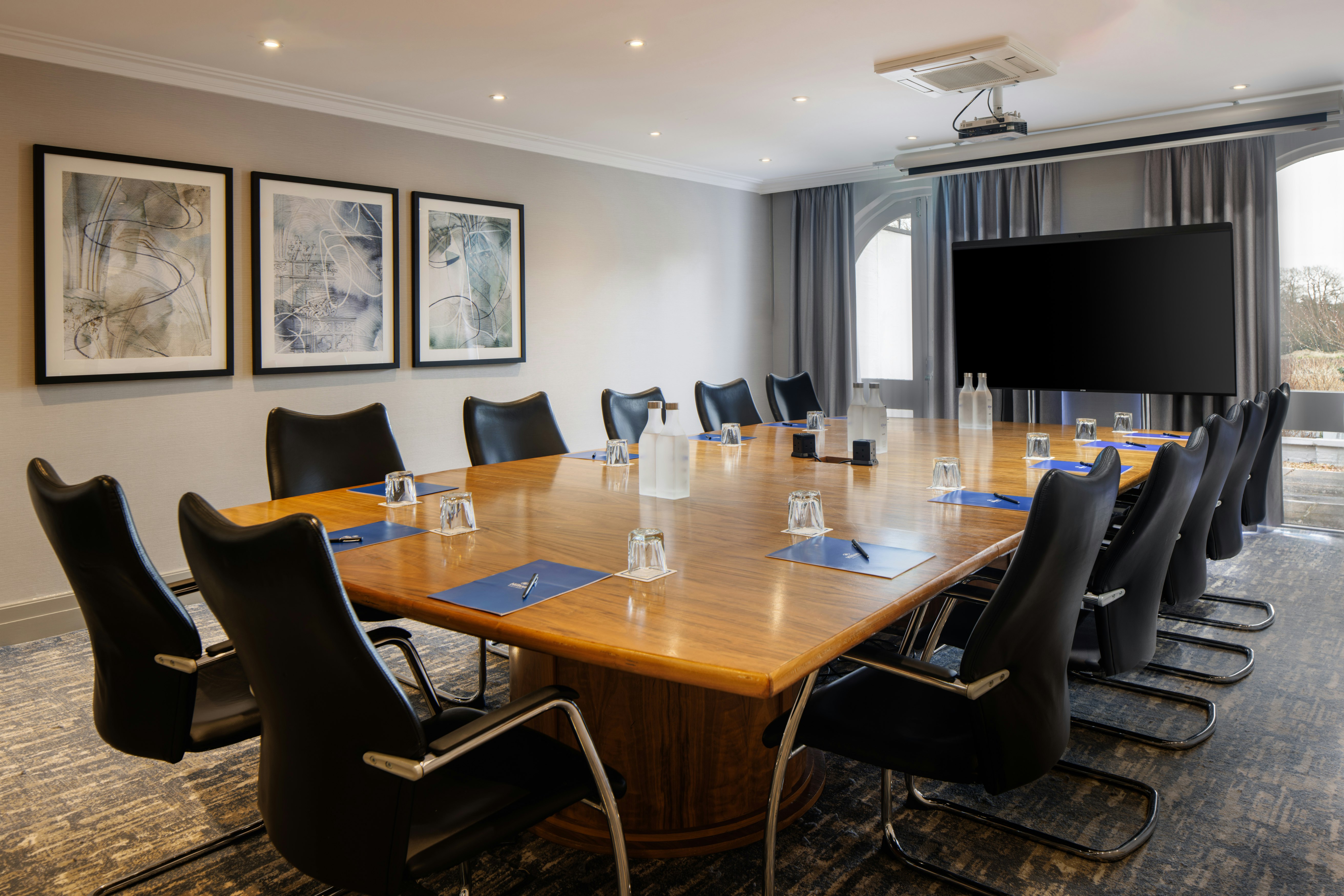 Hilton Cobham 33/50