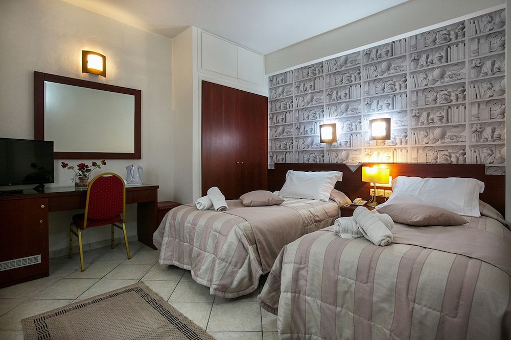 Life Hotel 12/61