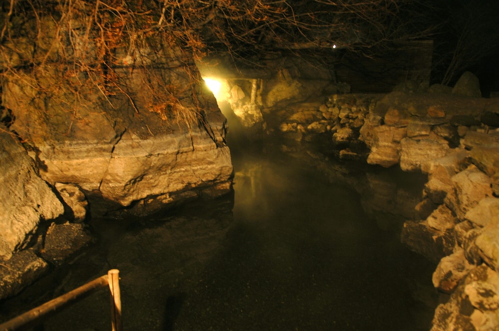 MARUKOMA ONSEN RYOKAN 12/30