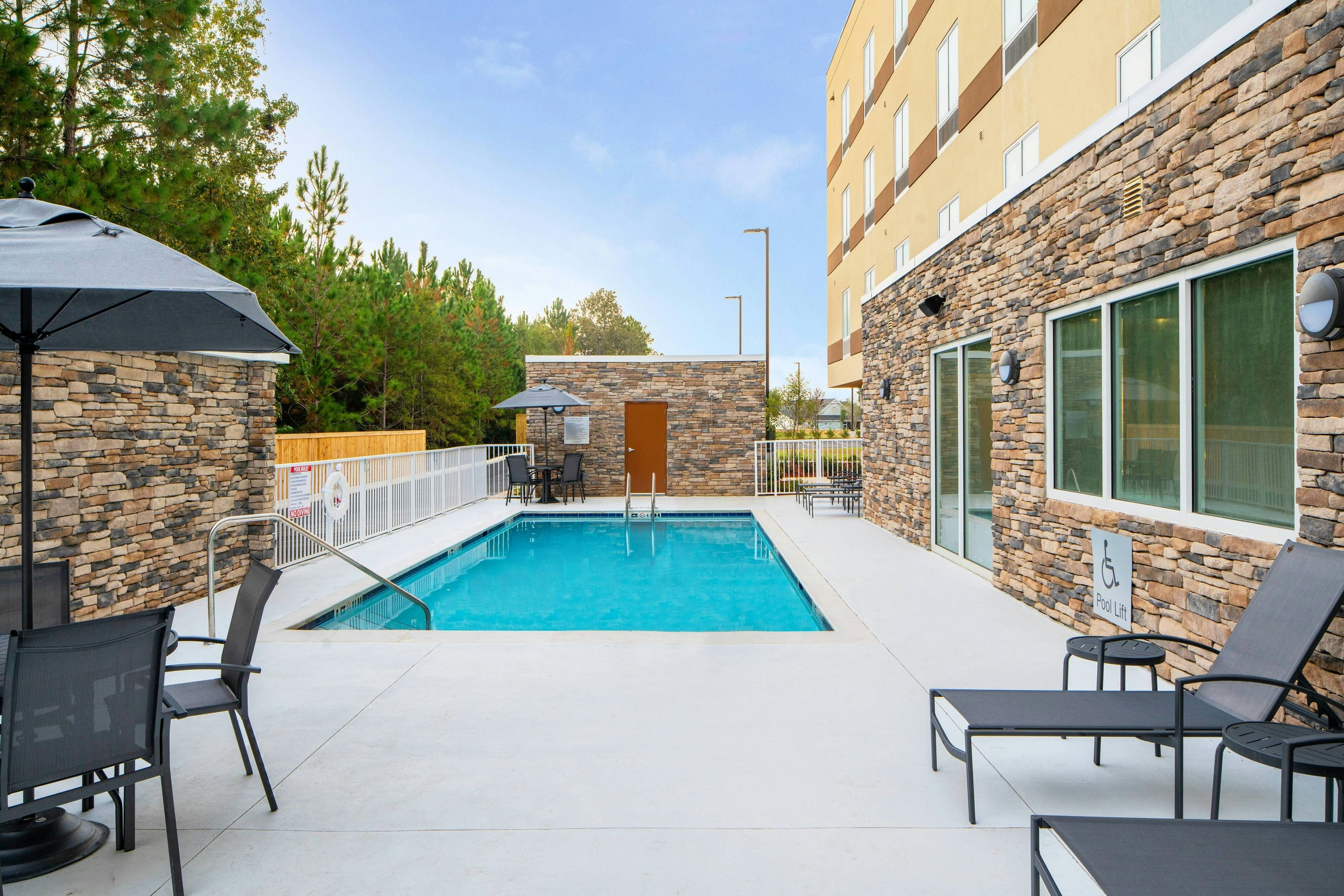 Fairfield Inn & Suites Pensacola Pine Forest 14/33
