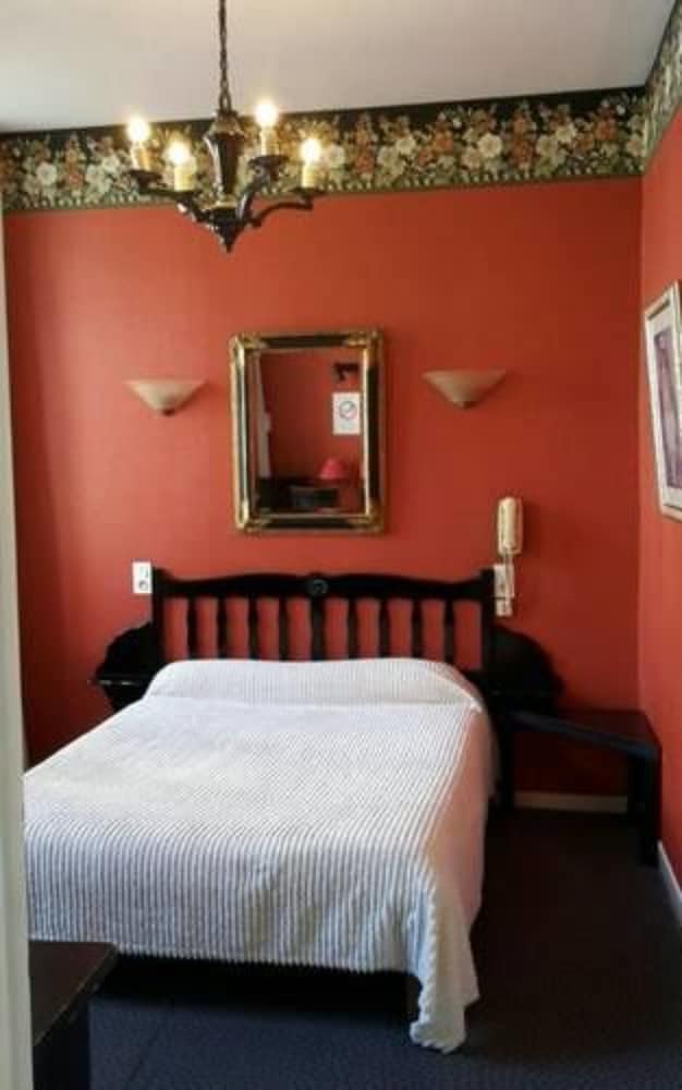 Hotel Victor Hugo 19/45