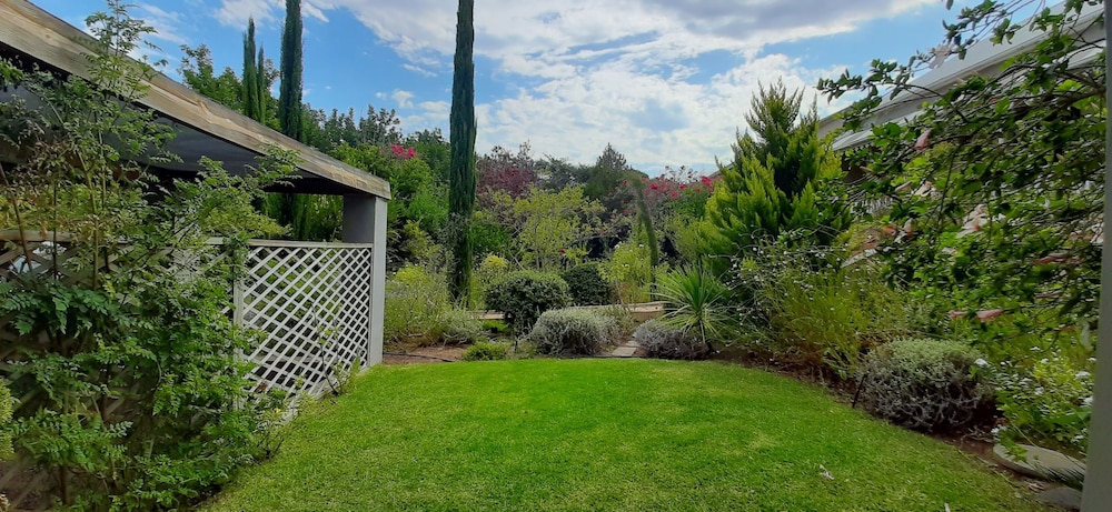 Abigails Garden Cottage [VR] 34/41