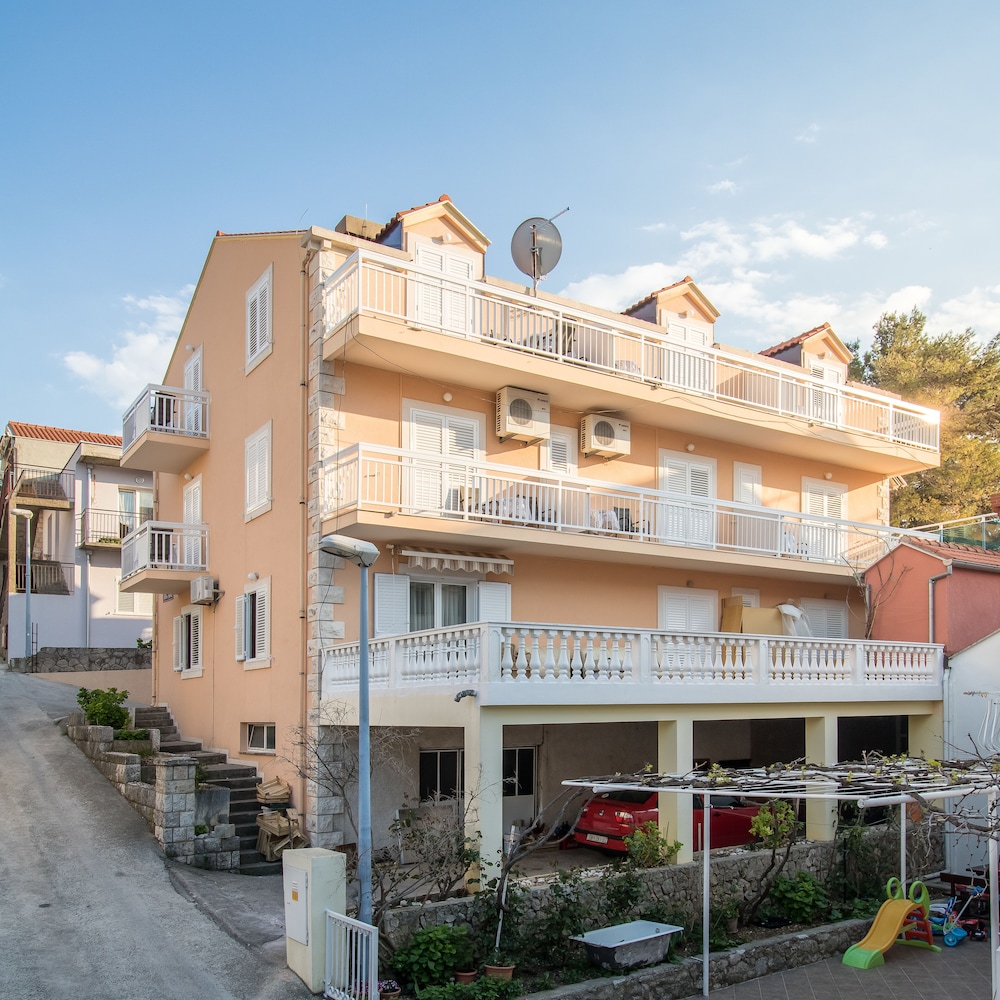Villa Voinic 4/50
