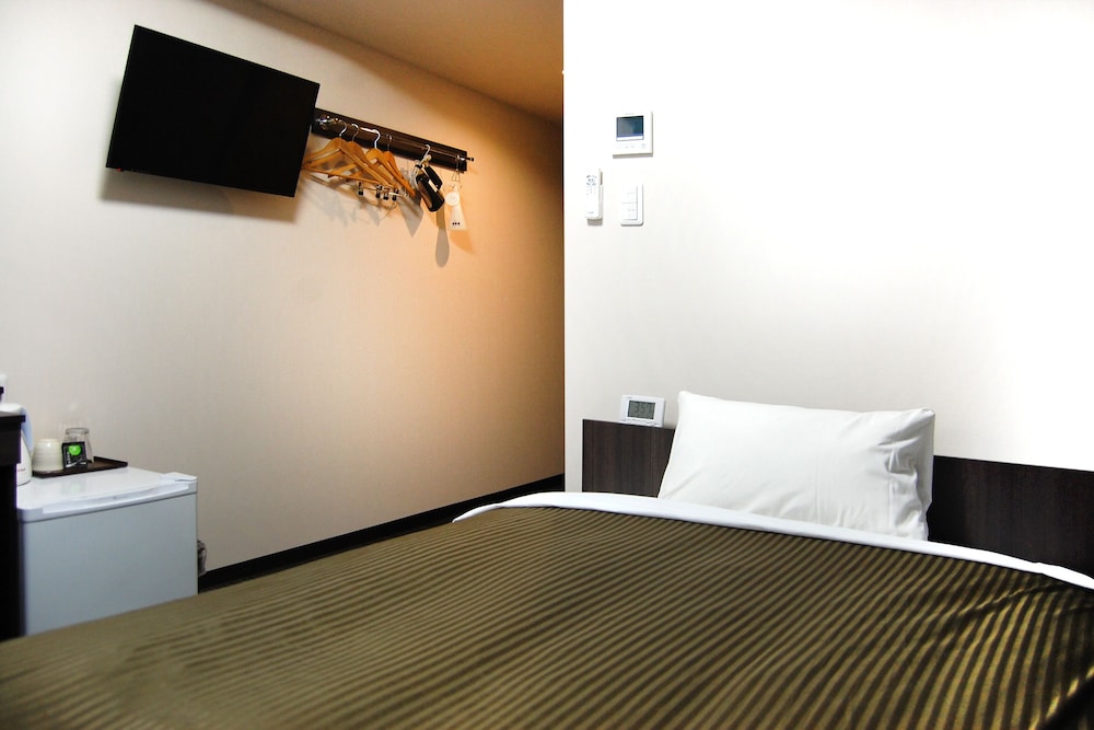 ROOM, SINGLE