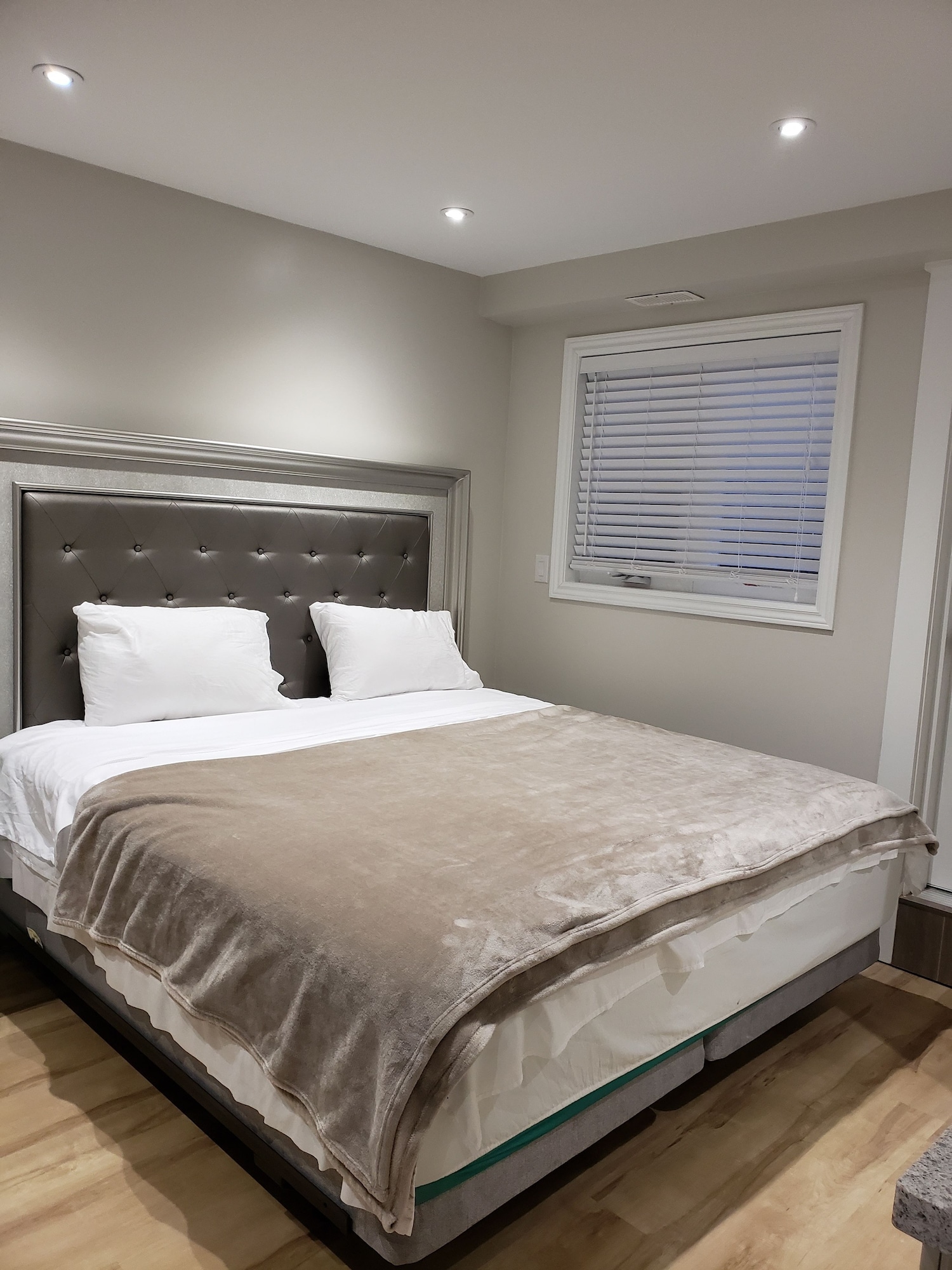1 Bedroom, Renovated, Luxury, Studio, King Bed, Kitchenette