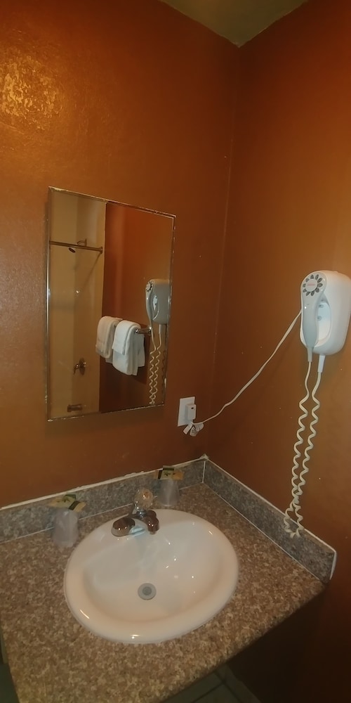 Travel Eagle Inn 53/55