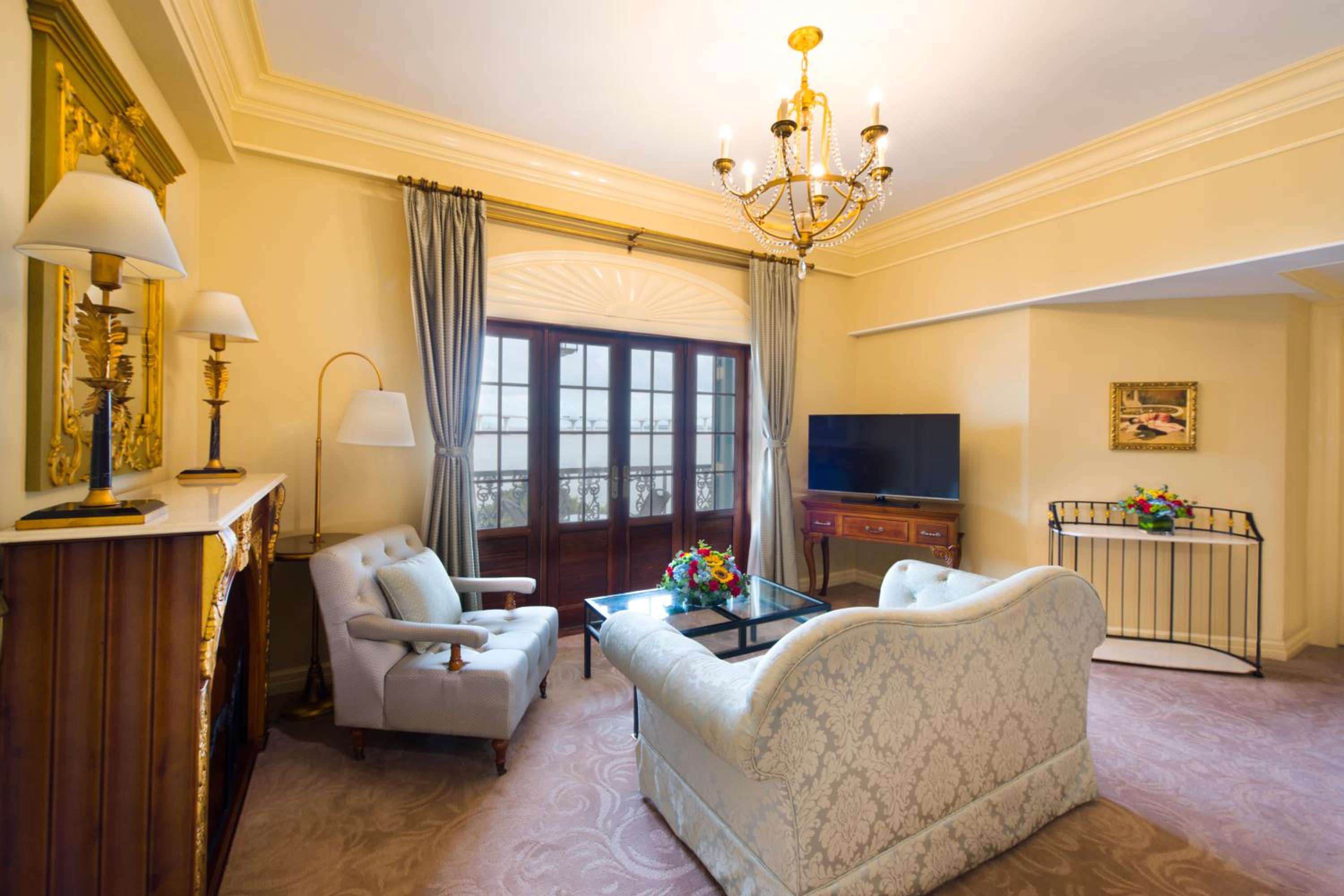 Suite, King Bed, Wharf View, Balcony، Rocks Hotel 3/6