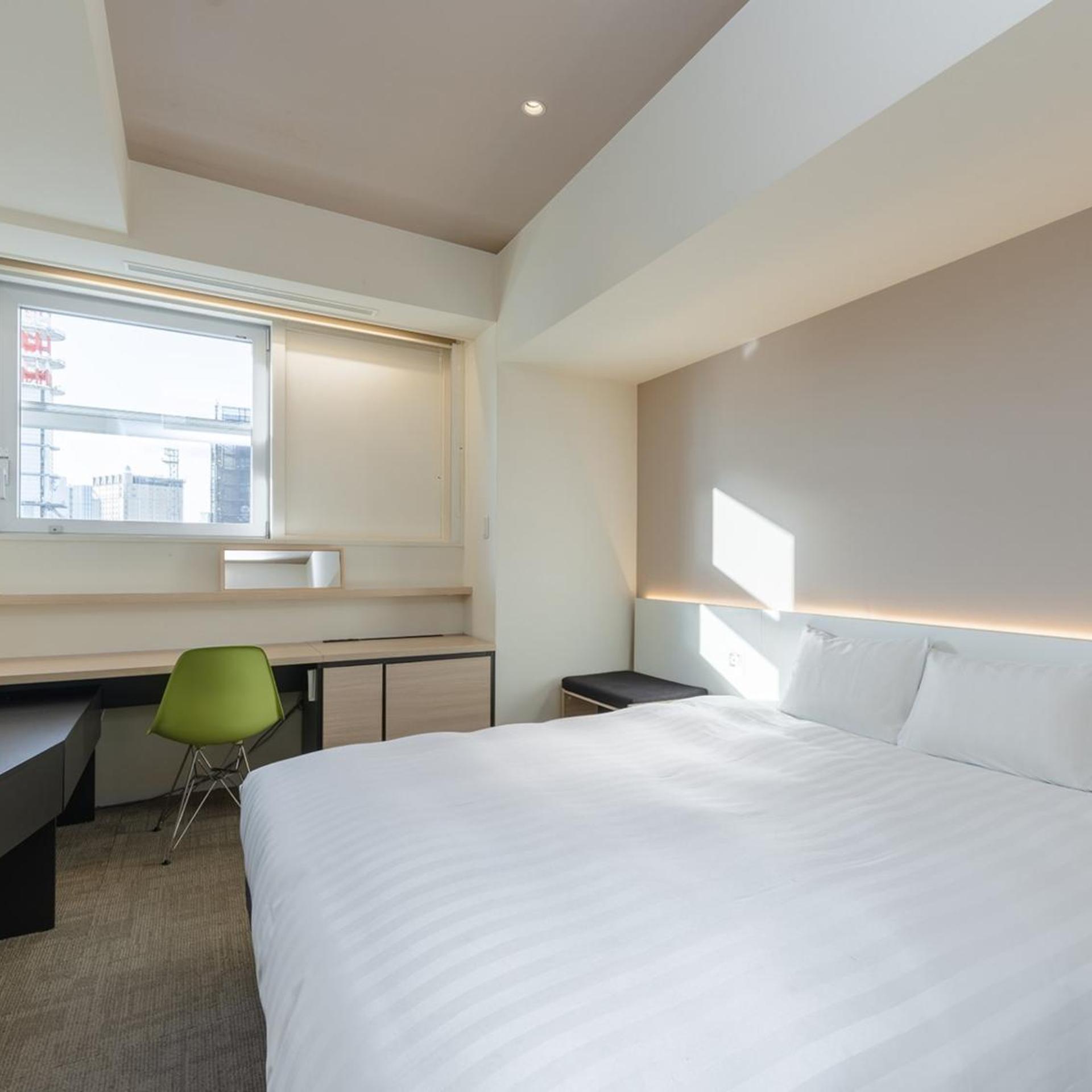 DELUXE, KING BED