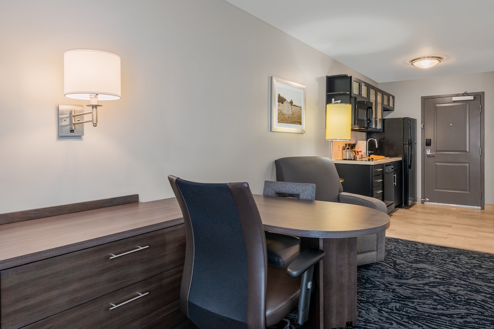 Candlewood Suites Cookeville 37/53