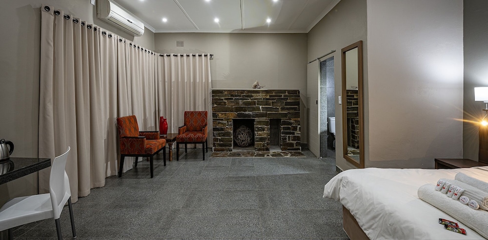 Calvinia Hotel by Country Hotels 8/41