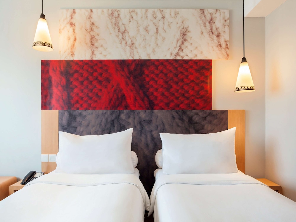 IBIS YOGYAKARTA ADI SUCIPTO 25/54