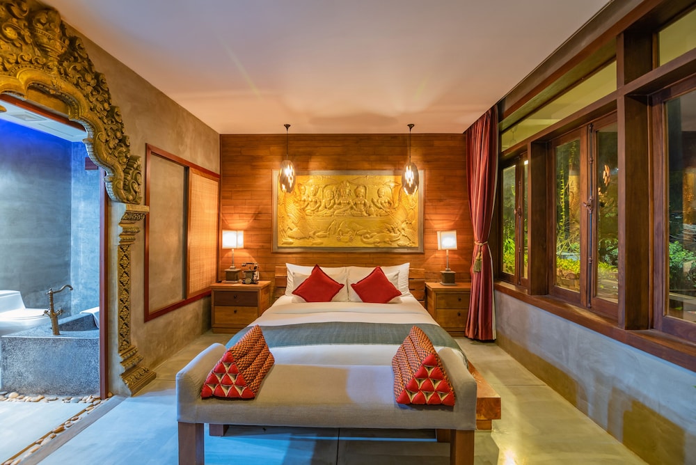 DELUXE, SUITE, KING BED, BALCONY