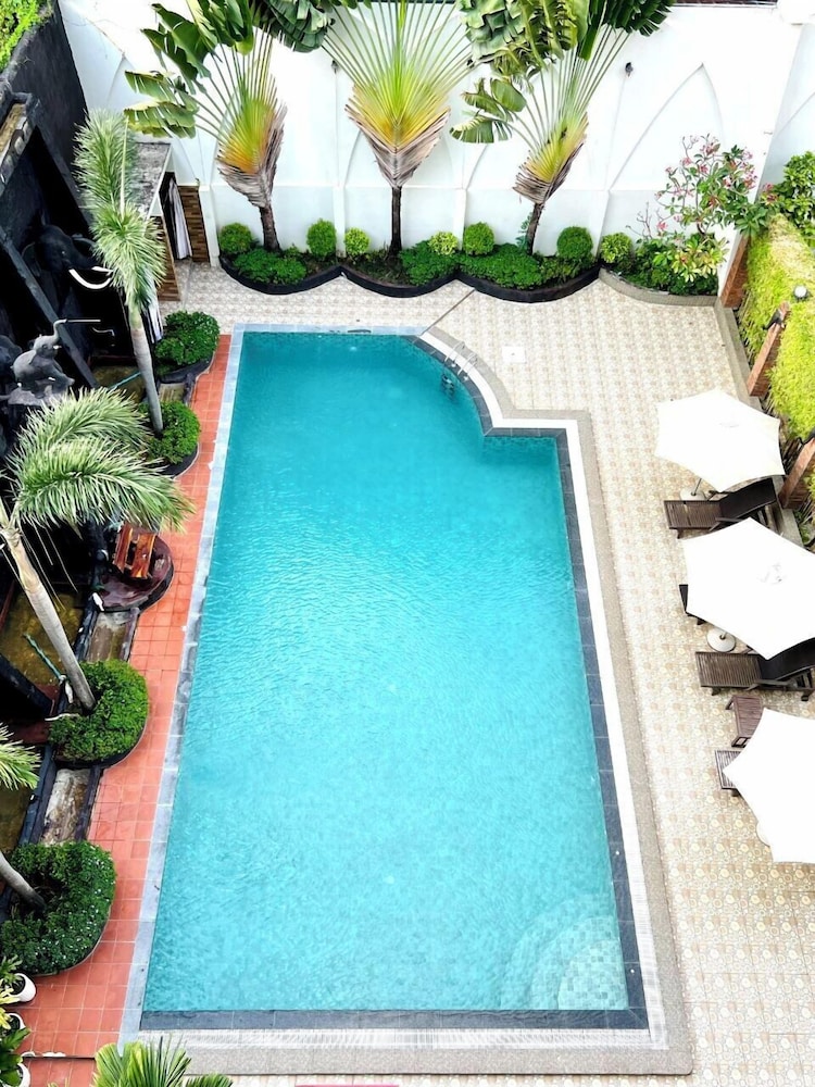Aristocrat Residence Hotel 47/80