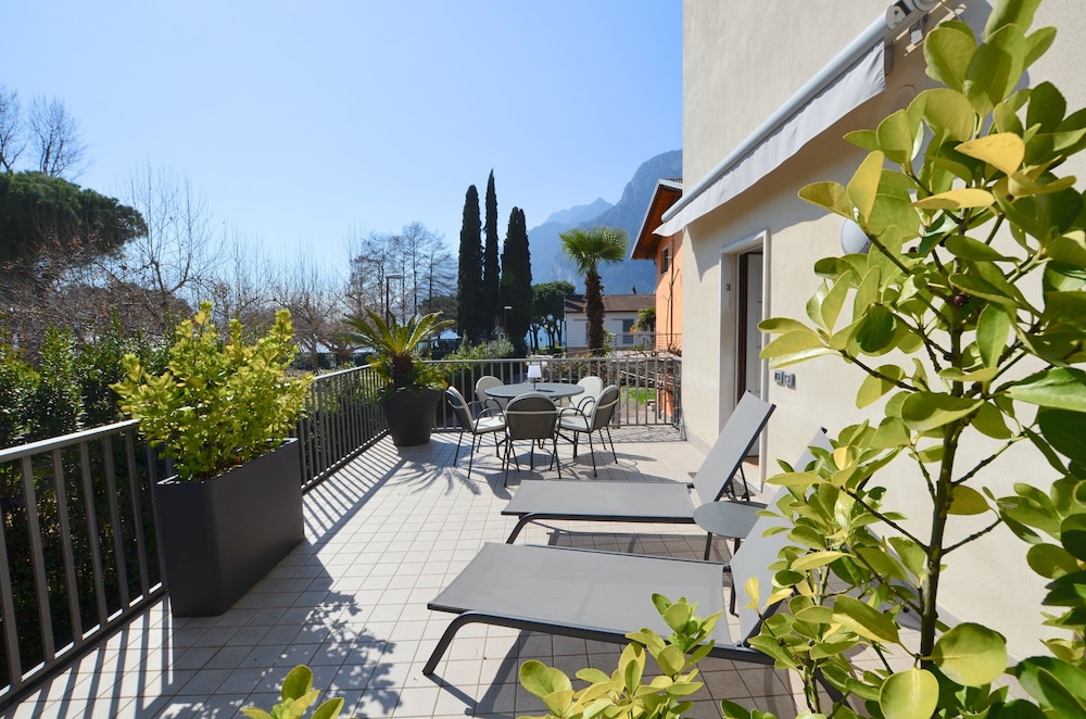 Villa Phoenix 37/50