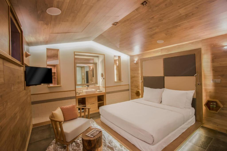Suite, Double Bed, No Window
