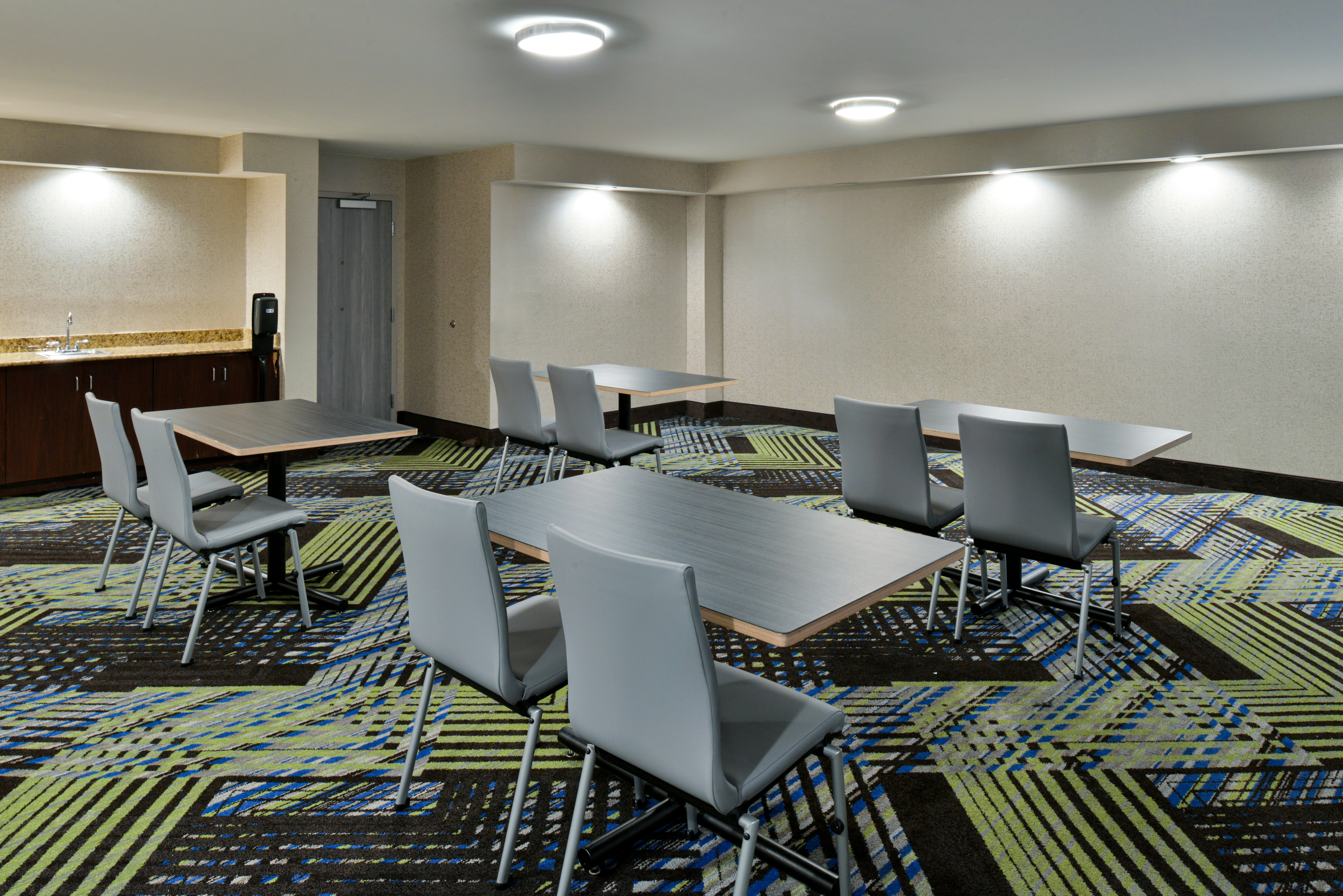 Holiday Inn Express Winston Salem Downtown West 50/56