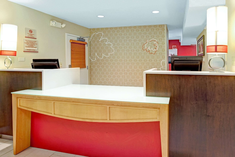 MainStay Suites Northbrook Wheeling 8/45
