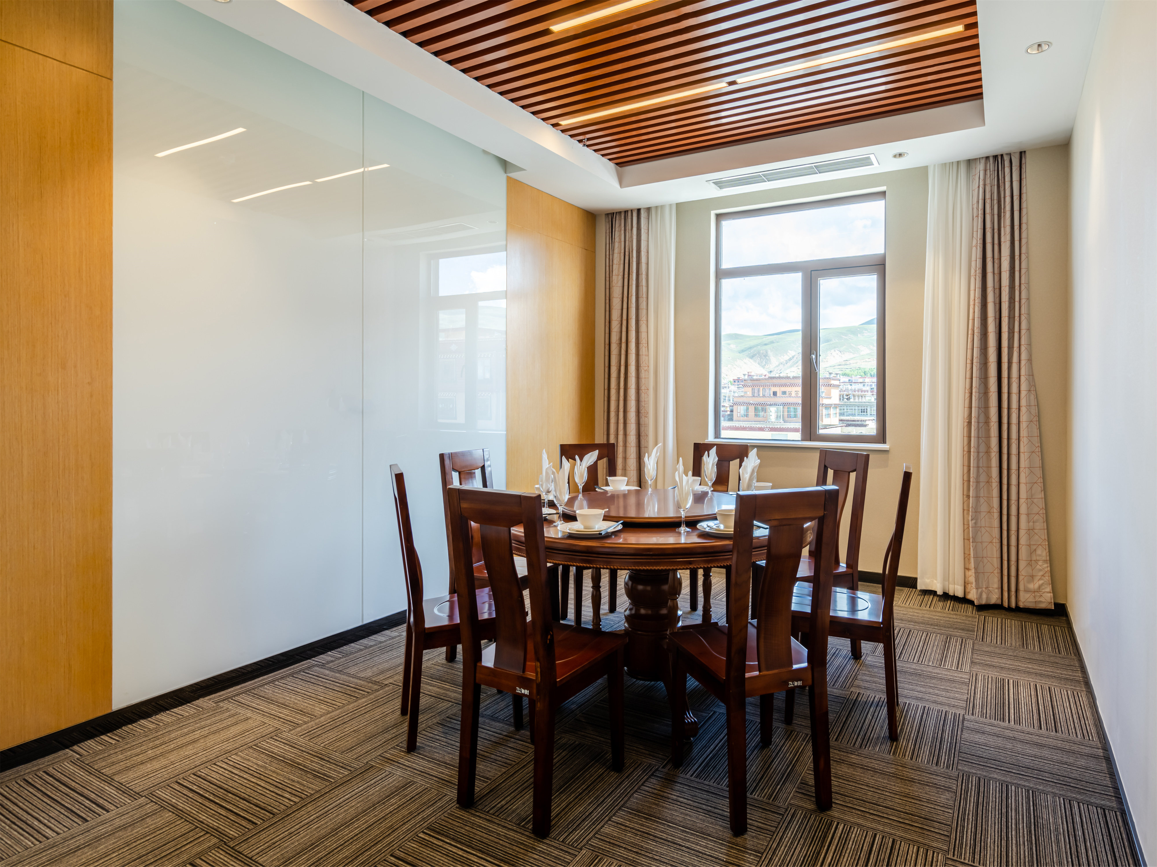 Holiday Inn Express Litang 68/78