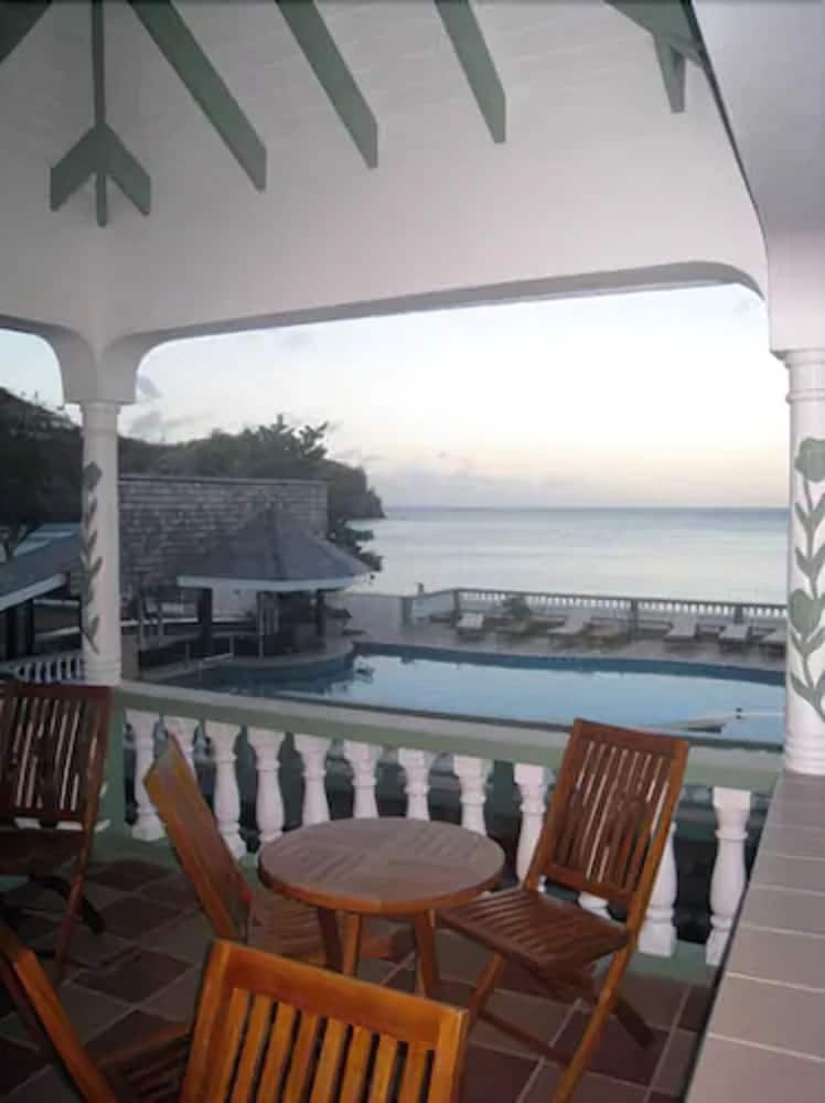KALINAGO BEACH RESORT 32/49