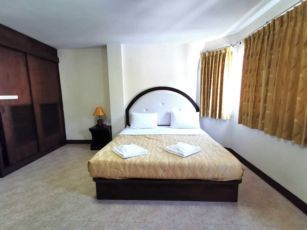 Kata Place Hotel 8/50