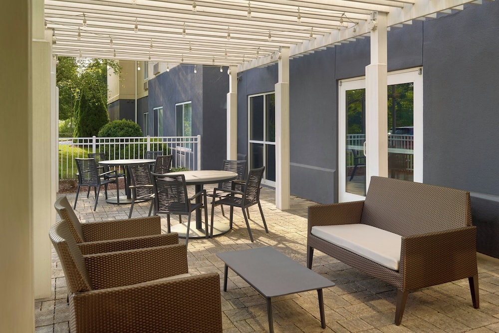 Fairfield Inn And Suites Frederick 33/50