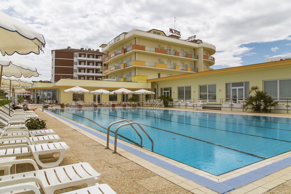 Hotel Mara 2/25