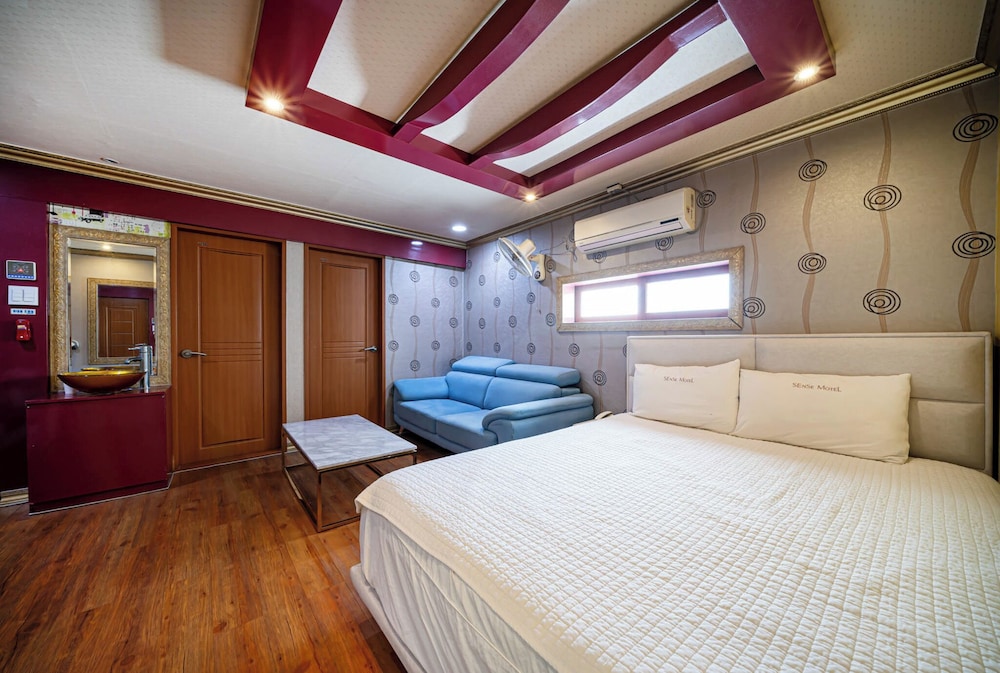 Sense Motel 8/50