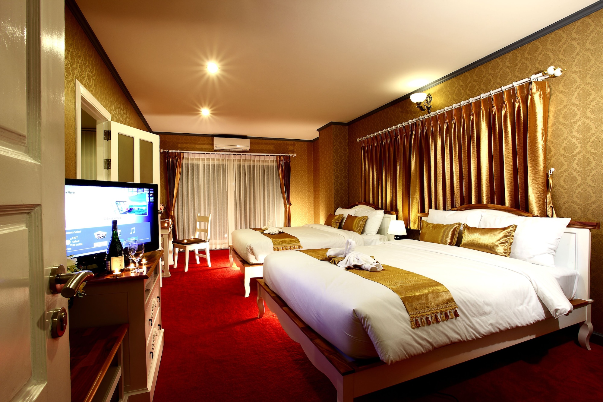JUNIOR SUITE, 2 QUEEN BEDS, MOUNTAIN VIEW
