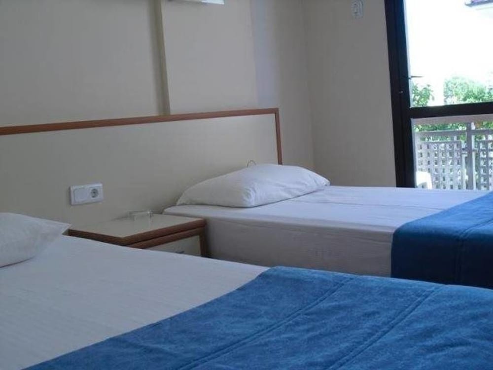 KERMAN HOTEL 12/52