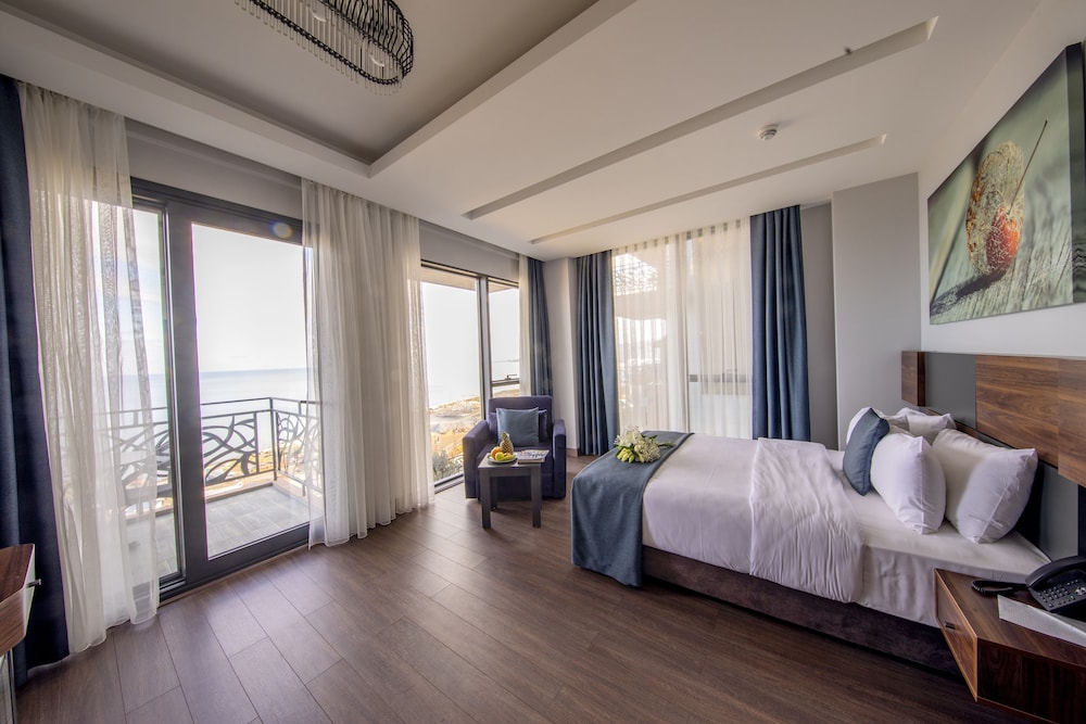DELUXE, SUITE, SEA VIEW, BALCONY
