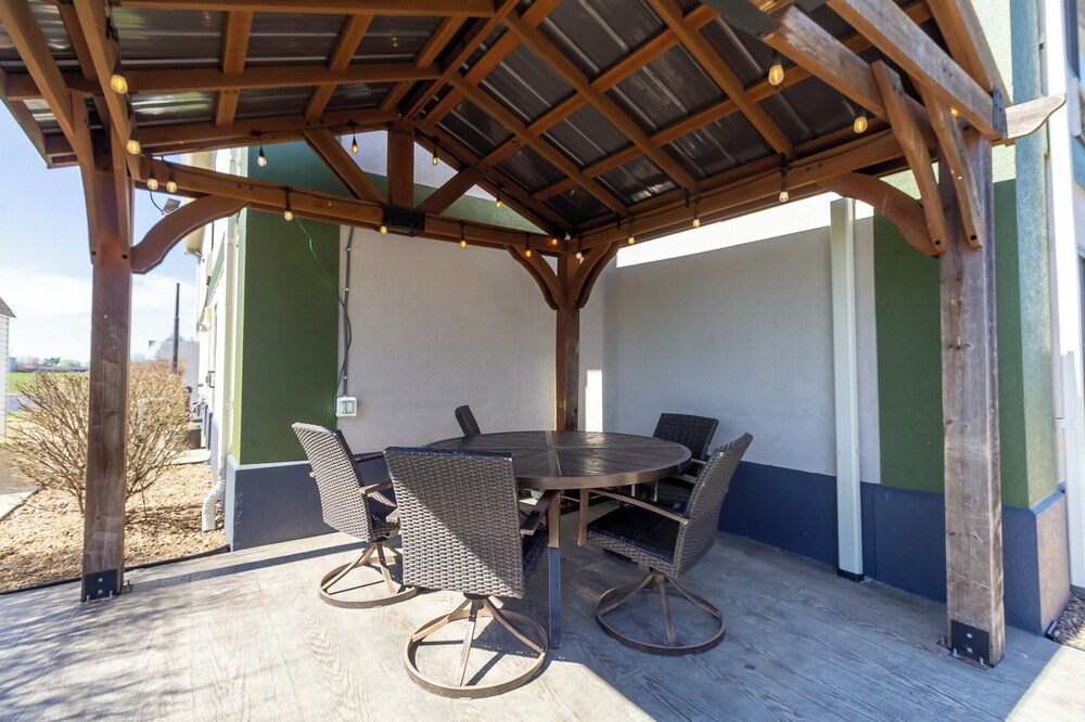 Wingfield Inn Suites 40/49