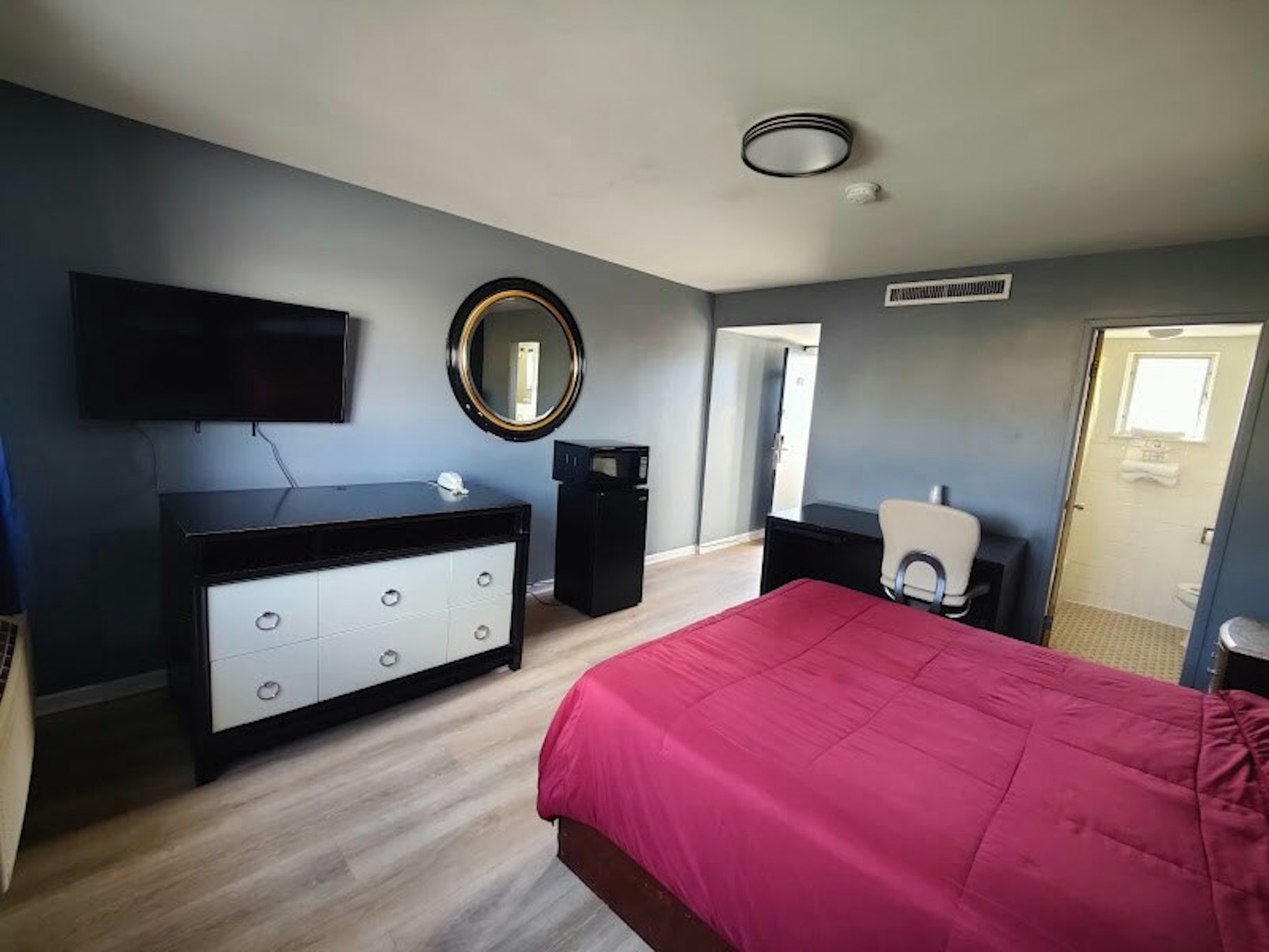 Queen Bed Non-Smoking