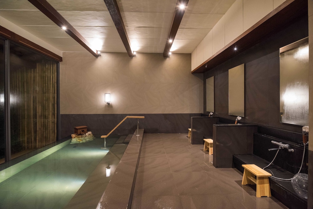 ONSEN @ MONCHAM 31/65