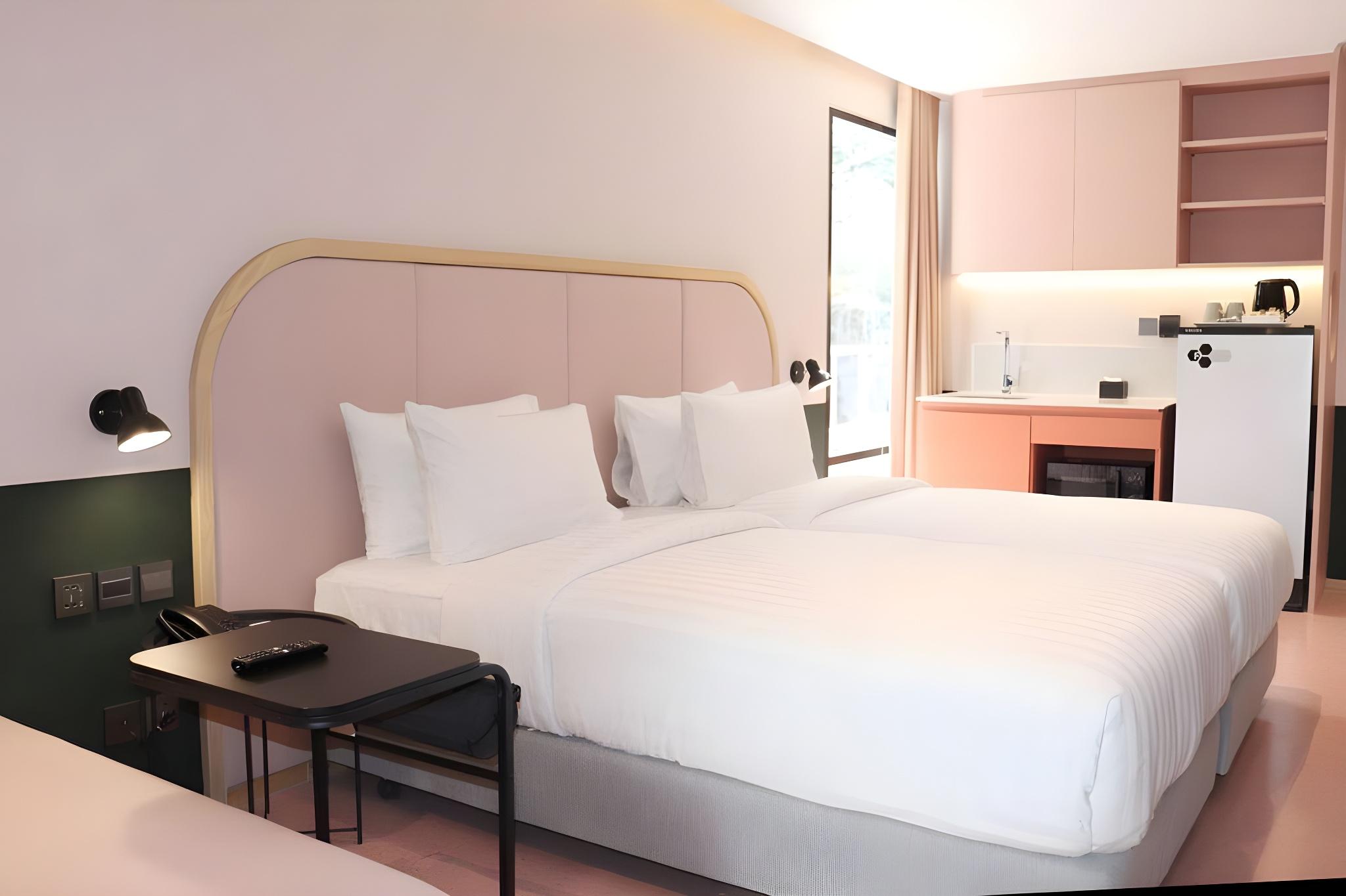 DELUXE TWIN ROOM